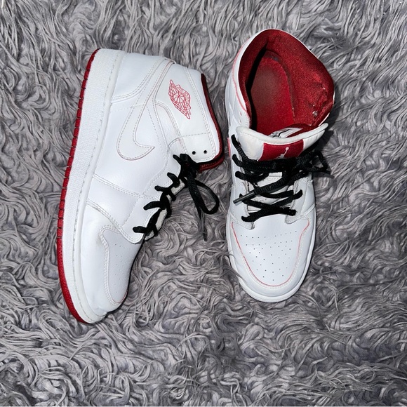 Jordan 1 Mid White Gym Red (GS) shoes - Picture 2 of 4